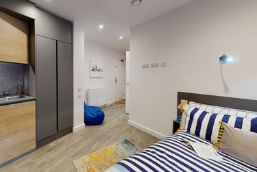 Gold Skyline Studio - Image 1